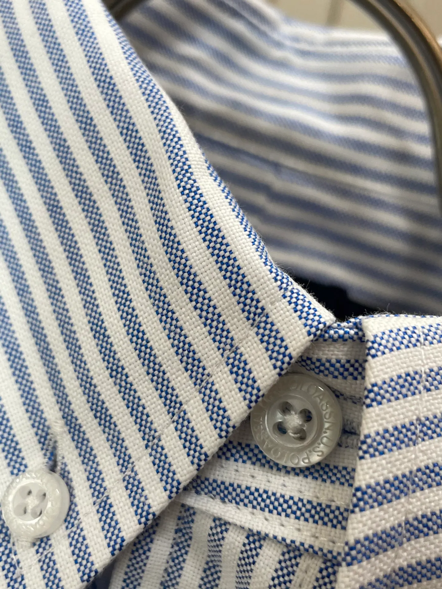 P220 🌸🌸🌸 POLO Ralph Lauren [High Quality] Classic shirt! The classic casual shirt made of pure cotton Oxford cloth has a unique design. It has a simple, clean and classic silhouette design. It is a versatile style that can be switched at will. The fabric feels soft and delicate, highly breathable, and is close to the skin and comfortable to wear. It can be worn alone as an inner layer. Its versatile performance is beyond your imagination! The upper body of the ready-to-wear is simple and classic yet elegant! Size:M-XXL